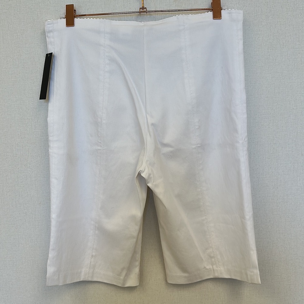 Klaveli White Bermuda Stretch to Fit Shorts • Sz 18 • NWT! - Picture 2 of 12